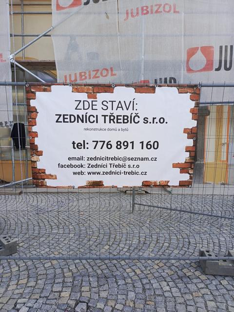Cedule stavby Zedníci Třebíč