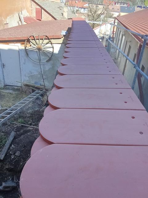 Nové oplechování atiky nad dvorním traktem